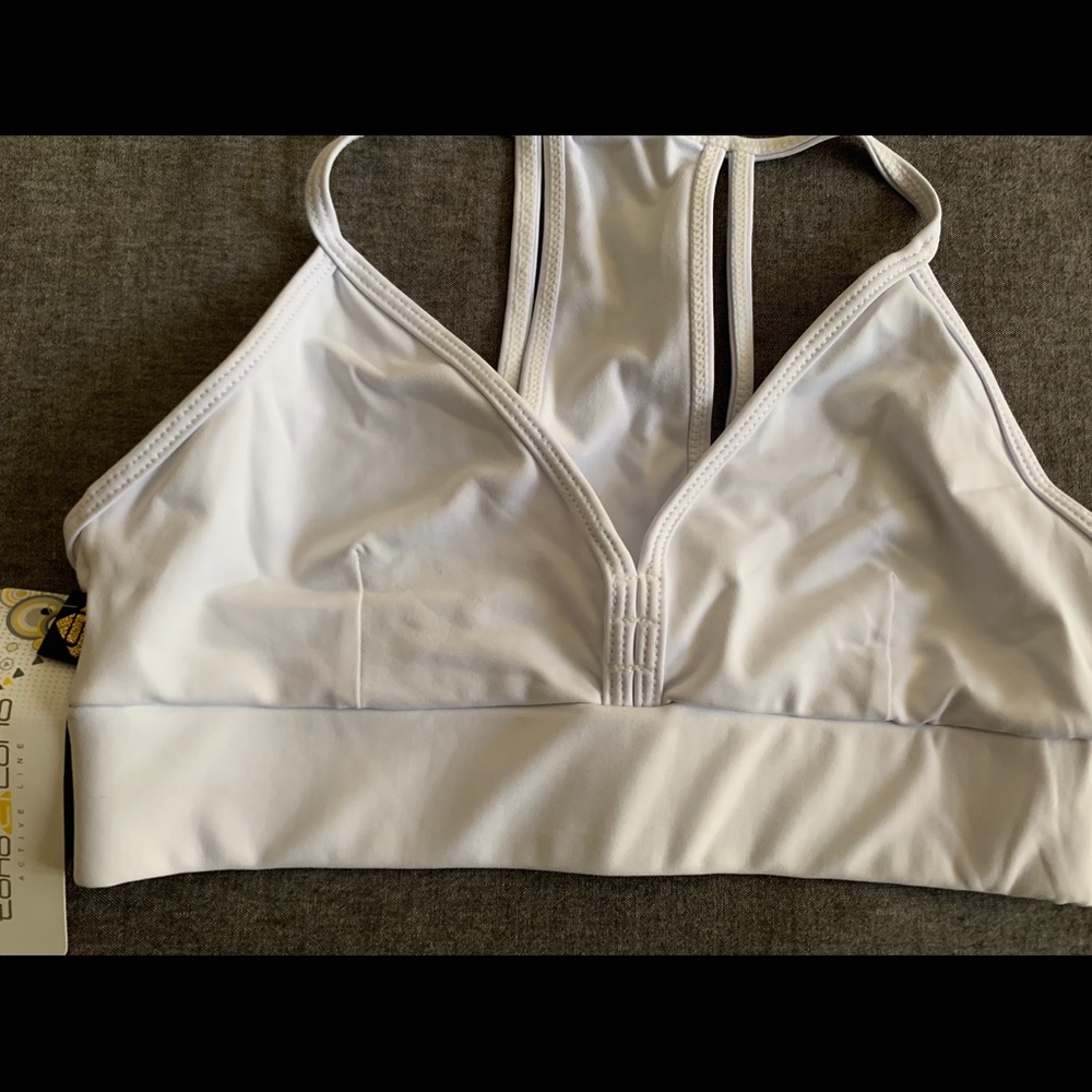 Tono a tono white top.